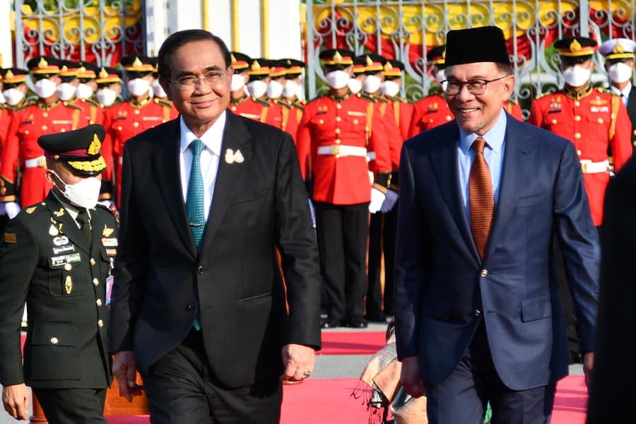 Gen_Prayut_welcomes_PM_of_Malaysia_on_the_occasion_of_his_visit_Thailand_official_SPACEBAR_Photo03_7863f891b8.jpeg
