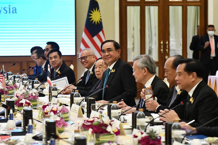 Gen_Prayut_welcomes_PM_of_Malaysia_on_the_occasion_of_his_visit_Thailand_official_SPACEBAR_Photo05_fb70b74bcb.jpeg