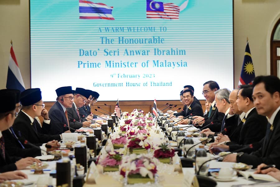 Gen_Prayut_welcomes_PM_of_Malaysia_on_the_occasion_of_his_visit_Thailand_official_SPACEBAR_Photo06_5317d20c6f.jpeg