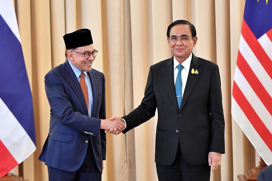 Gen_Prayut_welcomes_PM_of_Malaysia_on_the_occasion_of_his_visit_Thailand_official_SPACEBAR_Photo08_847cc02908.jpeg