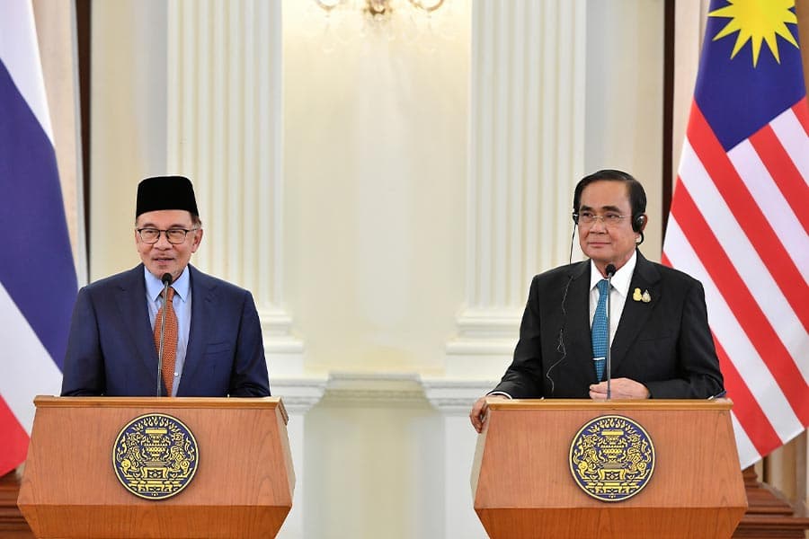 Gen_Prayut_welcomes_PM_of_Malaysia_on_the_occasion_of_his_visit_Thailand_official_SPACEBAR_Photo09_aac6d9ef8d.jpeg