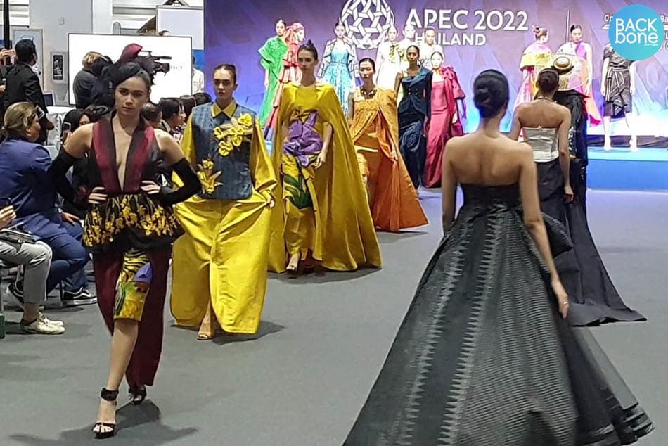 Government_admires_Thai_silk_fashion_show_as_a_symbol_of_APEC_friendship_SPACEBAR_Photo01_11a1aeefa4.jpeg