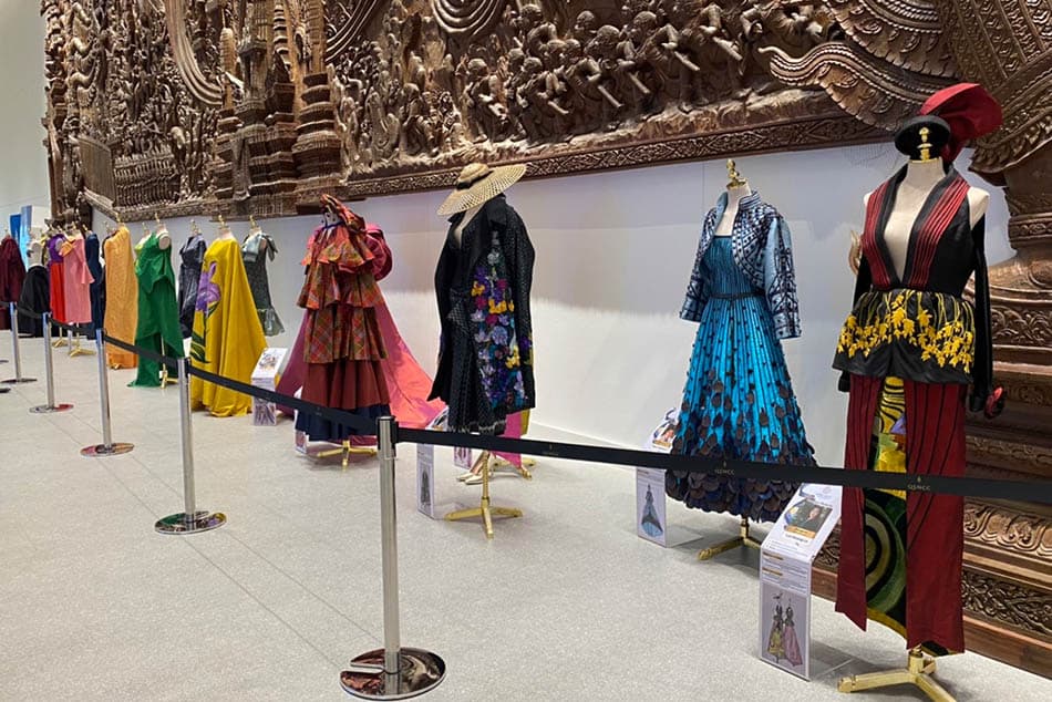 Government_admires_Thai_silk_fashion_show_as_a_symbol_of_APEC_friendship_SPACEBAR_Photo02_fdd0710eac.jpeg