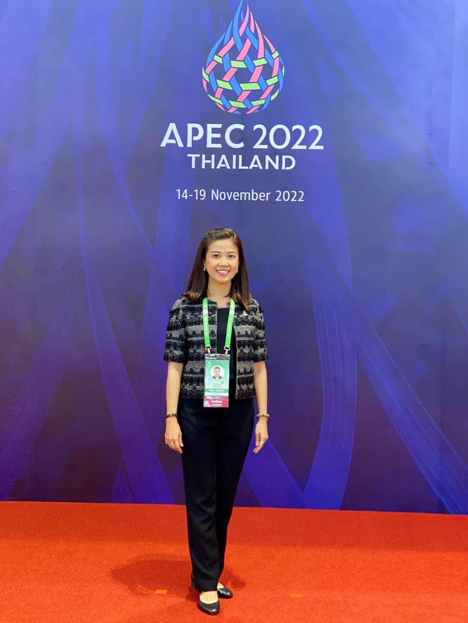 Government_admires_Thai_silk_fashion_show_as_a_symbol_of_APEC_friendship_SPACEBAR_Photo06_4fa8e89652.jpeg