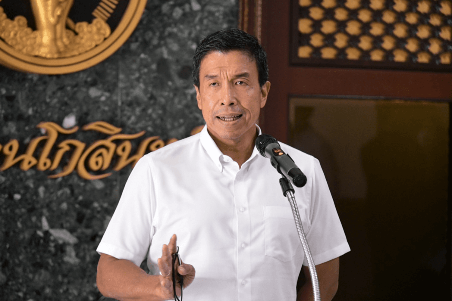 Governor_Chadchat_orders_strict_inspection_Bangkok_shuttle_bus_emphasizes_safety_SPACEBAR_Hero_2c3a774956.png