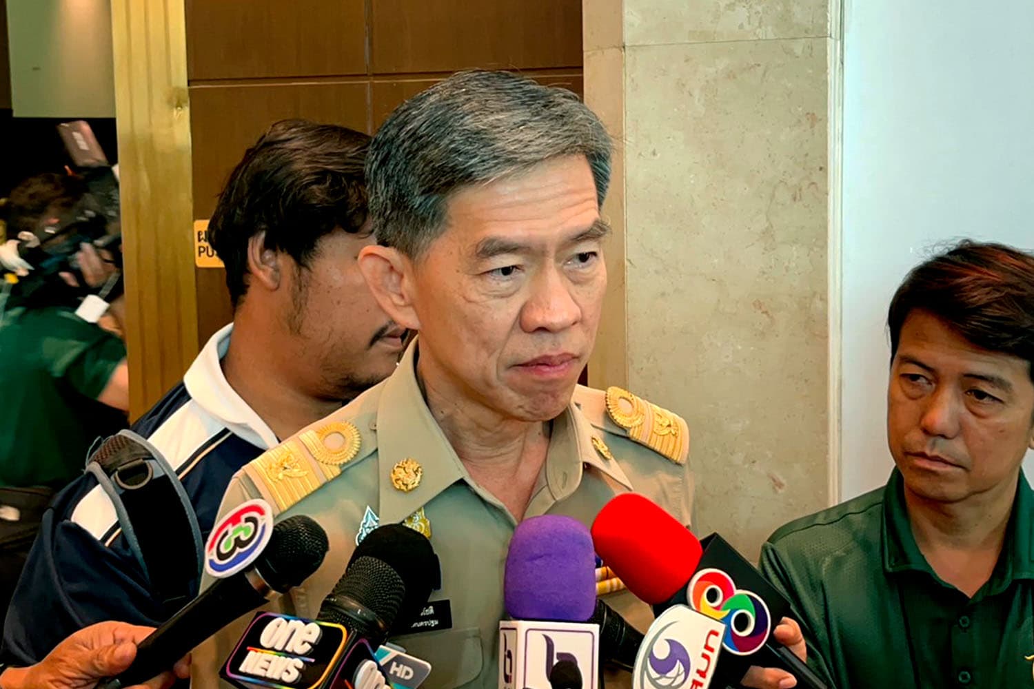 Governor_of_Nakhon_Pathom_Province_Explain_Kamnan_Nok_SPACEBAR_Hero_dd343e6033.jpg
