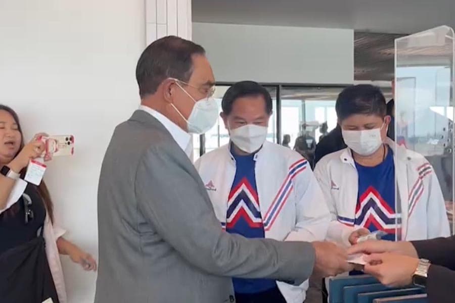 Grand_Speech_Stage_at_Chumphon_of_Gen_Prayuth_and_United_Thai_Nation_Party_is_ready_SPACEBAR_Photo03_320fb2c31d.jpeg