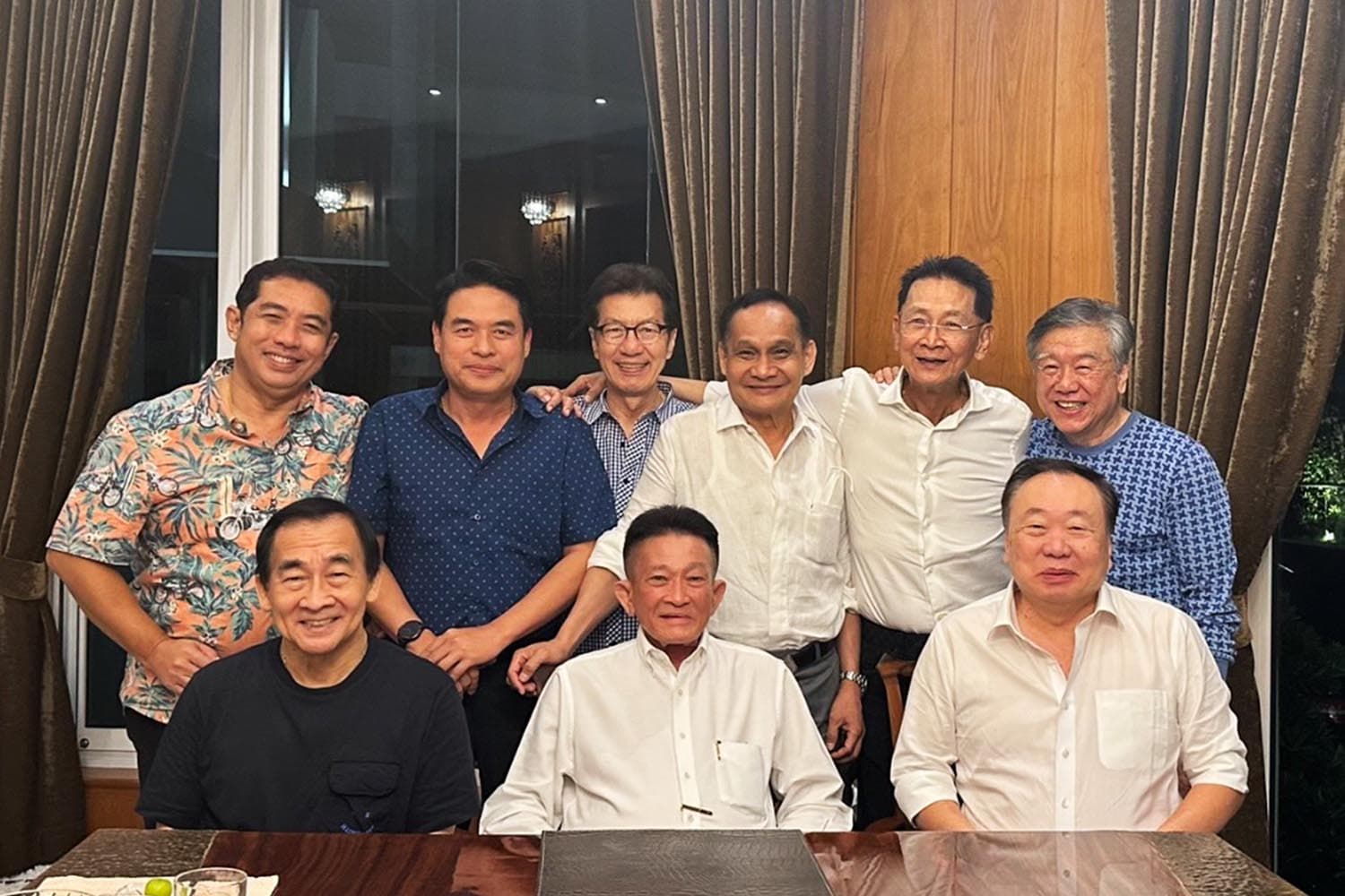 Group_16_show_their_relationship_still_strong_after_30_years_SPACEBAR_Hero_e613c989e0.jpg