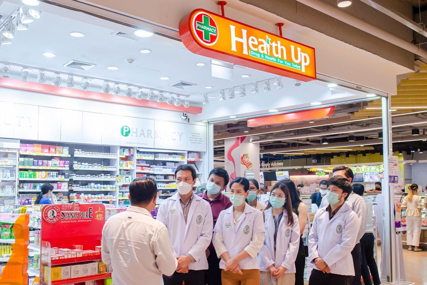 Health_Up_Franchise_pharmacist_pharmacy_business_Healthcare_SPACEBAR_Hero_3592c6ff61.jpeg