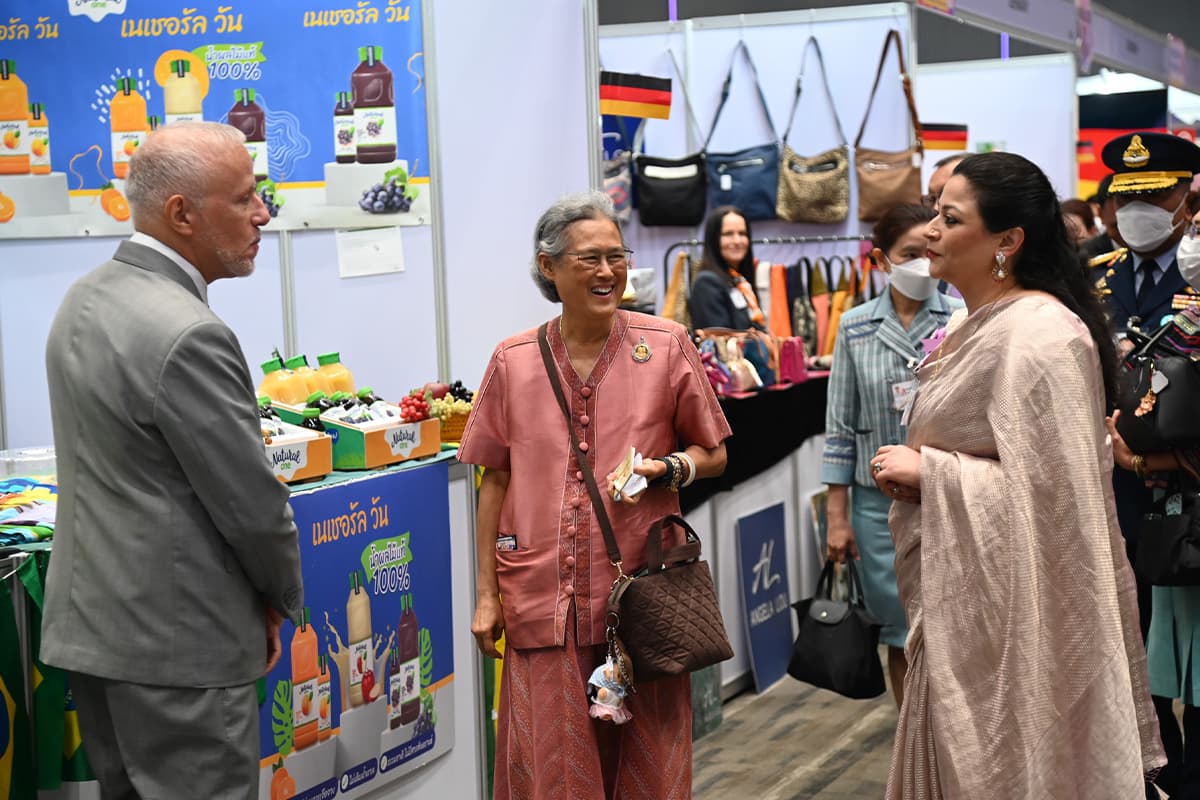 Her_Royal_Highness_Princess_Maha_Chakri_Sirindhorn_His_Majesty_opened_SPACEBAR_Photo01_9ba825d82a.jpg