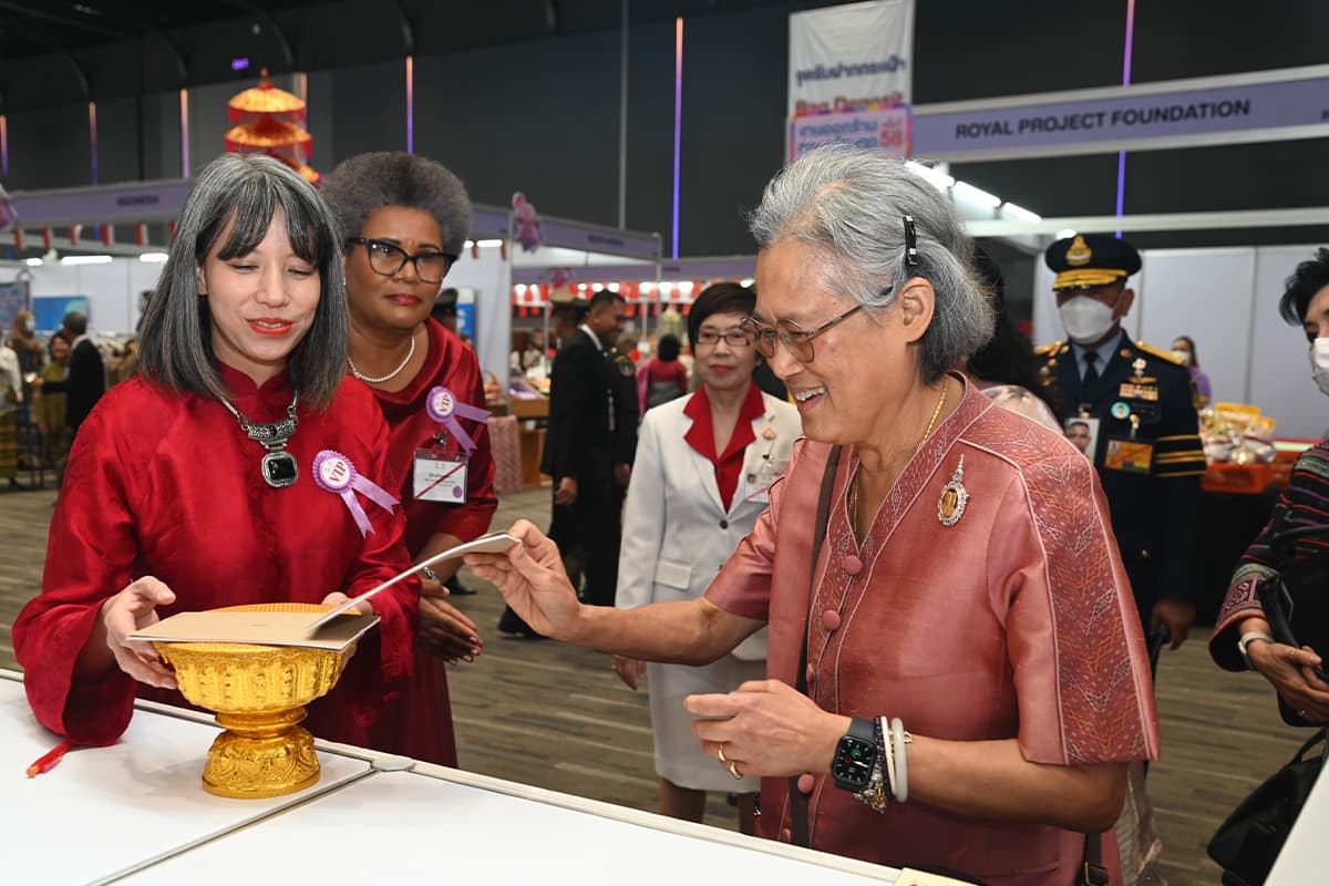 Her_Royal_Highness_Princess_Maha_Chakri_Sirindhorn_His_Majesty_opened_SPACEBAR_Photo02_ead7aa49e6.jpg