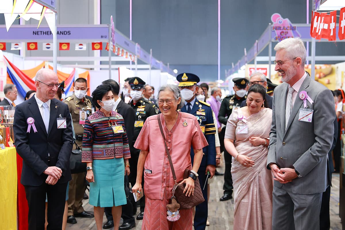 Her_Royal_Highness_Princess_Maha_Chakri_Sirindhorn_His_Majesty_opened_SPACEBAR_Photo03_e874bf1852.jpg