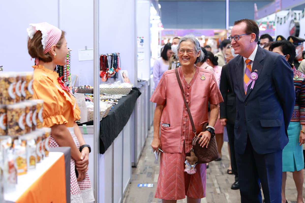 Her_Royal_Highness_Princess_Maha_Chakri_Sirindhorn_His_Majesty_opened_SPACEBAR_Photo04_1faec34ef8.jpg