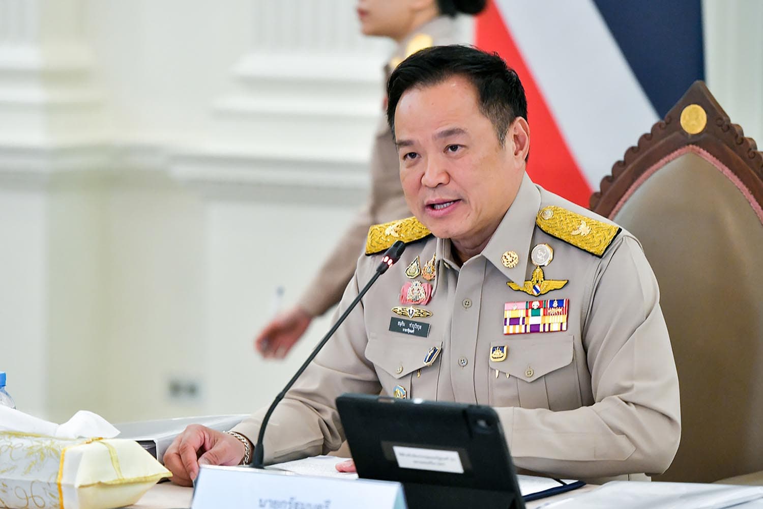 ‘นายกฯ’ เผย ‘ในหลวง’ พระราชทานทรัพย์ส่วนพระองค์ ช่วยผู้เสียชีวิตน้ำท่วม รายละ 20,000 บาท