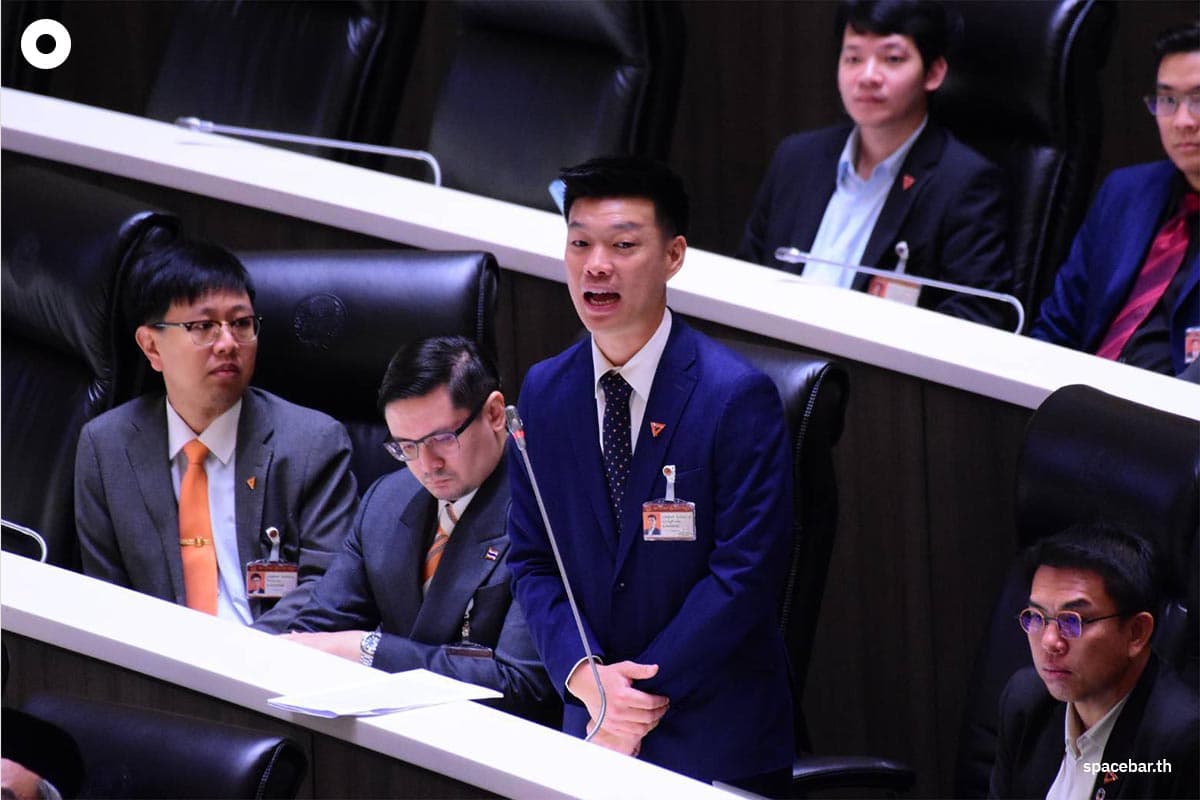 House_of_Representatives_meeting_on_motion_of_censure_and_Thaksin_name_SPACEBAR_Photo01_bd51137d5e.jpg