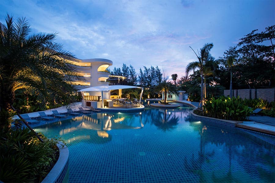 IHG_Destination_Holiday_Inn_Hotel_Resort_Phuket_Surin_Karon_SPACEBAR_Photo01_1f7a489b3c.jpeg