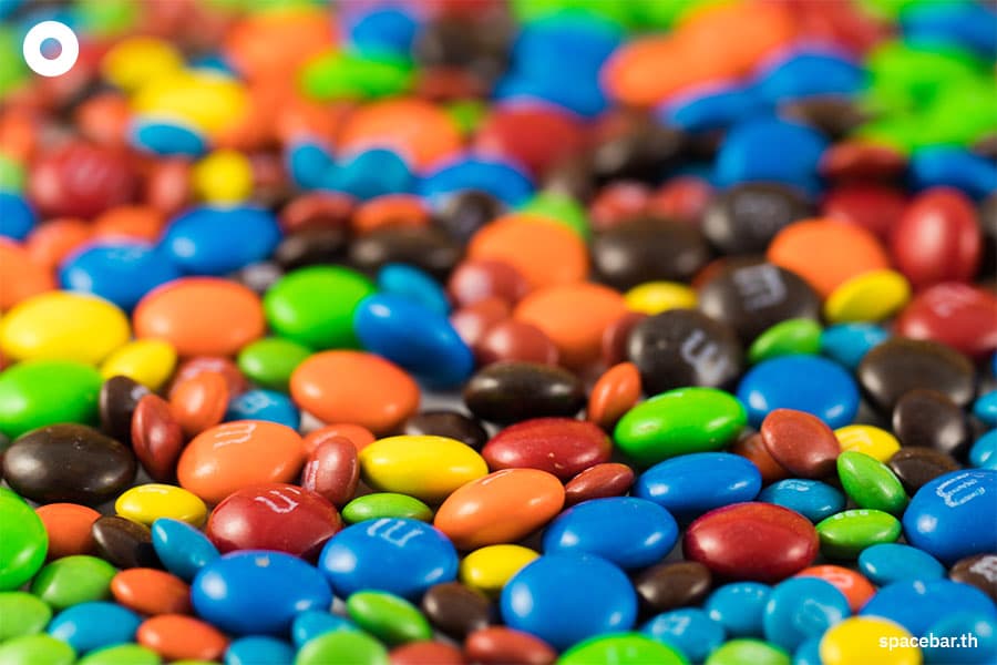 Iconic_Candies_Through_the_Decades_us_SPACEBAR_Photo02_copy_2_7f43bddad4.jpeg