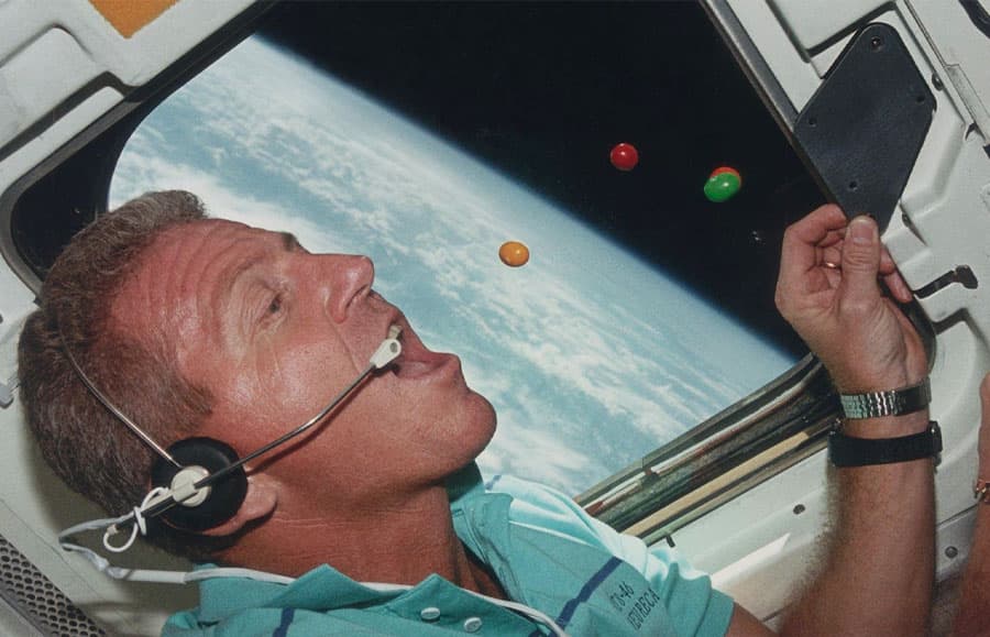 Iconic_Candies_Through_the_Decades_us_SPACEBAR_Photo04_3c01deab99.jpeg