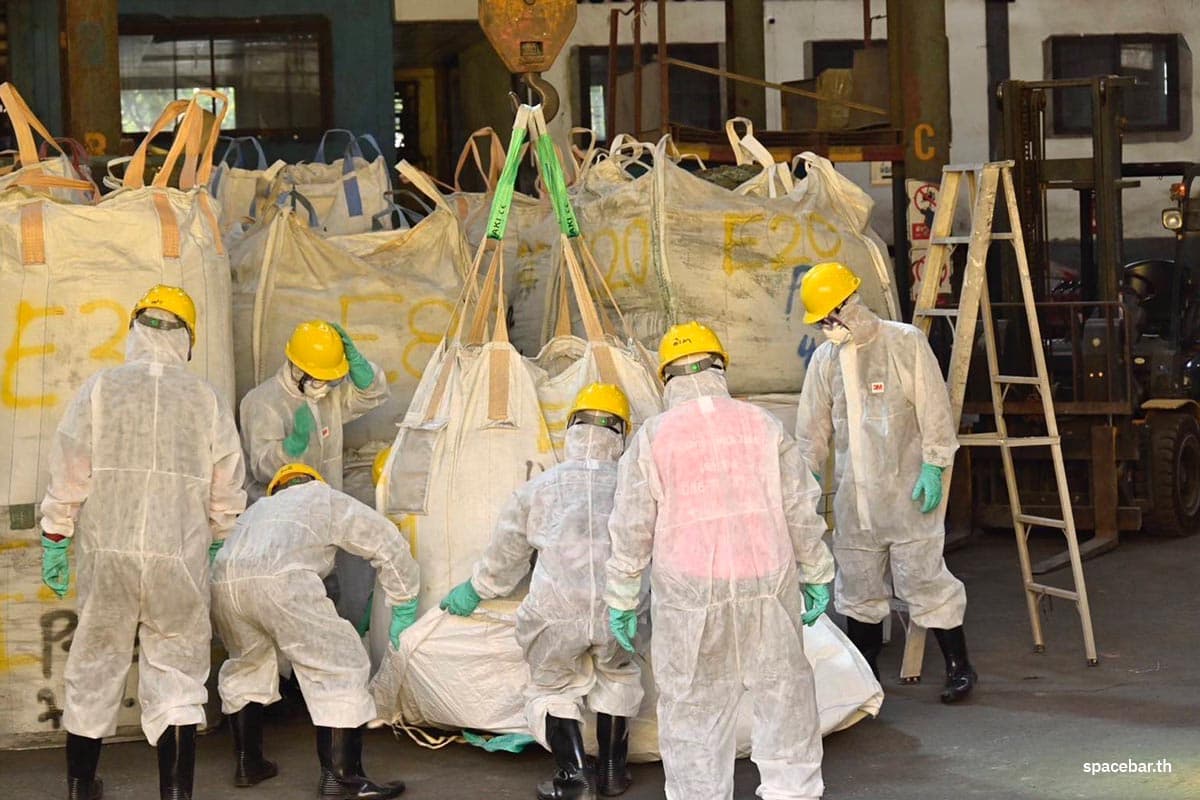 Industry_cadmium_residue_moving_return_landfill_tak_SPACEBAR_Photo02_e950c5f18c.jpg