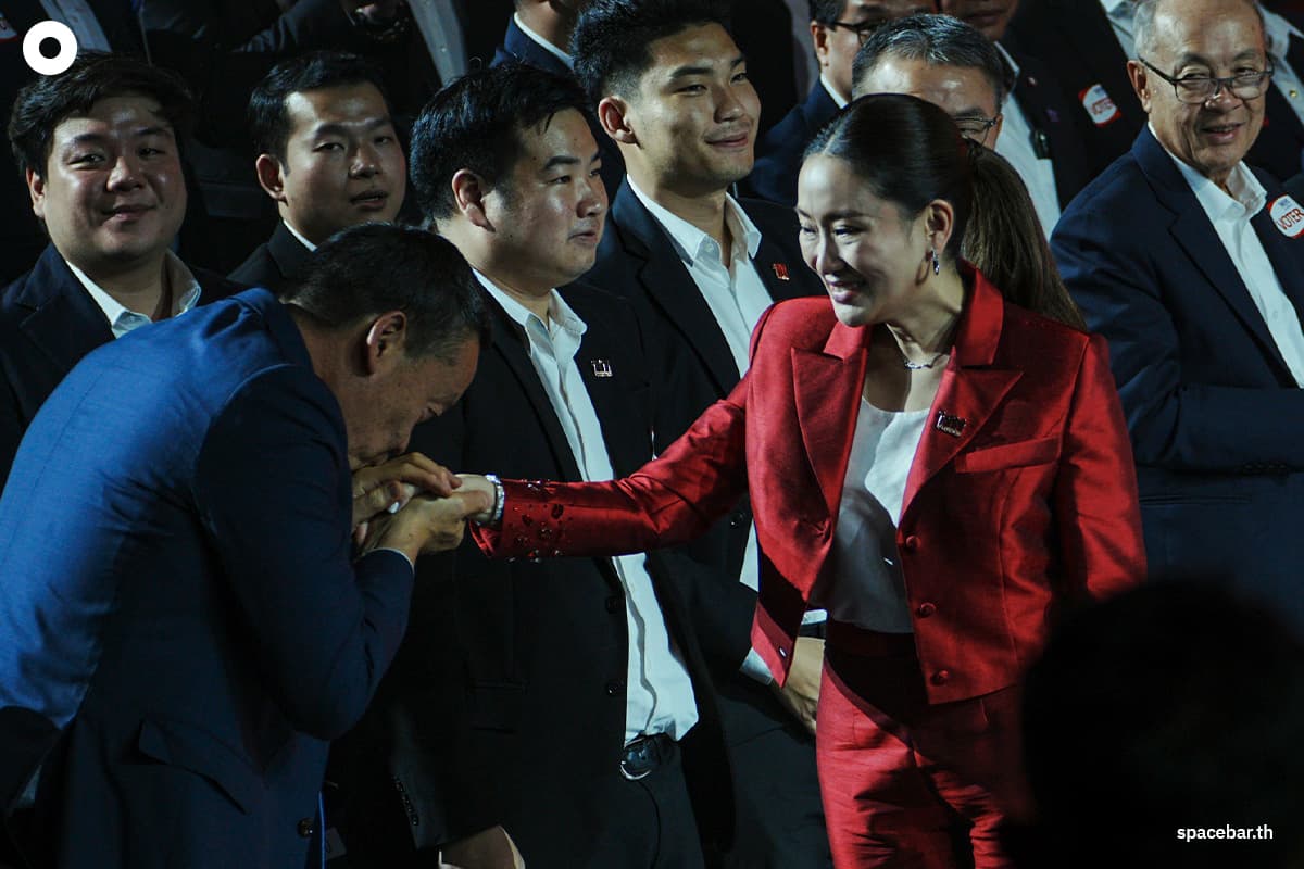 Ink_Big_Thanks_Dad_Thaksin_after_lead_of_Pheuthai_Party_SPACEBAR_Photo01_4191c2e49d.jpg