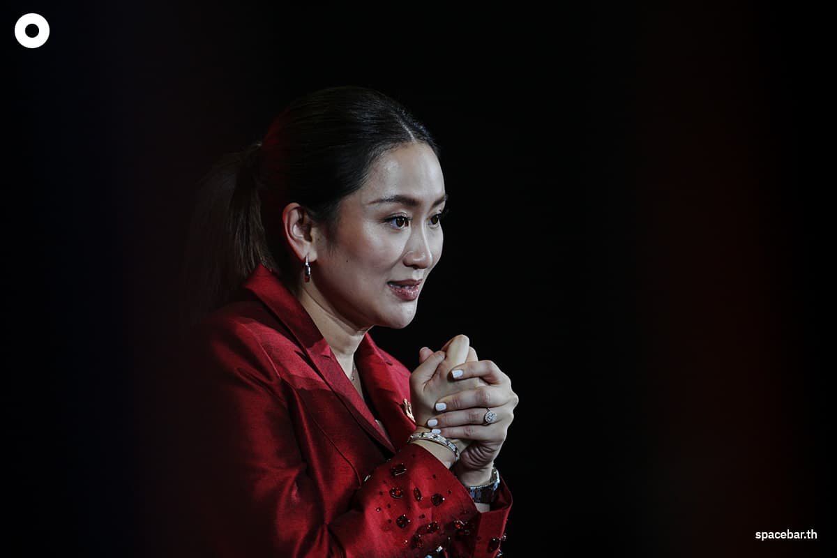 Ink_Big_Thanks_Dad_Thaksin_after_lead_of_Pheuthai_Party_SPACEBAR_Photo03_45e0f893c7.jpg