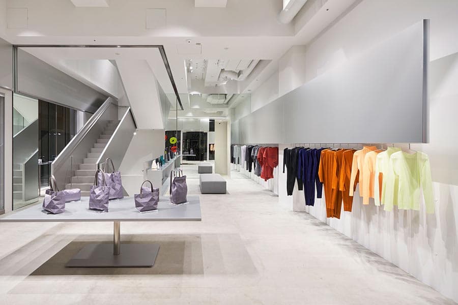 Inside_issey_miyake_ginza_tokyo_SPACEBAR_Photo02_9a27b539d9.jpeg