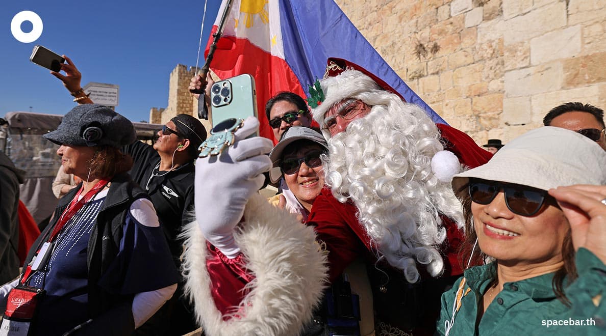 Issa_Kassissieh_former_basketball_captain_christmas_Santa_Claus_Jerusalem_SPACEBAR_Photo08_4ee2ef7c13.jpeg