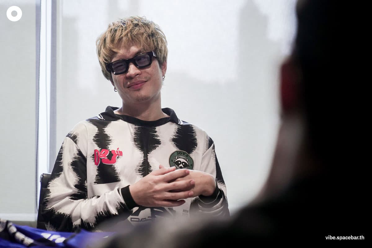 JOY_2_Tie_Dye_T_shirt_Interview_SPACEBAR_Photo01_b8a3b370a6.jpeg