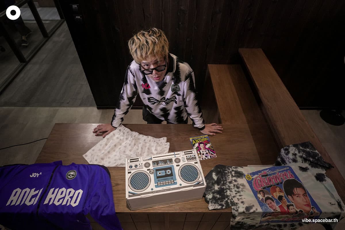 JOY_2_Tie_Dye_T_shirt_Interview_SPACEBAR_Photo10_141975bf82.jpeg