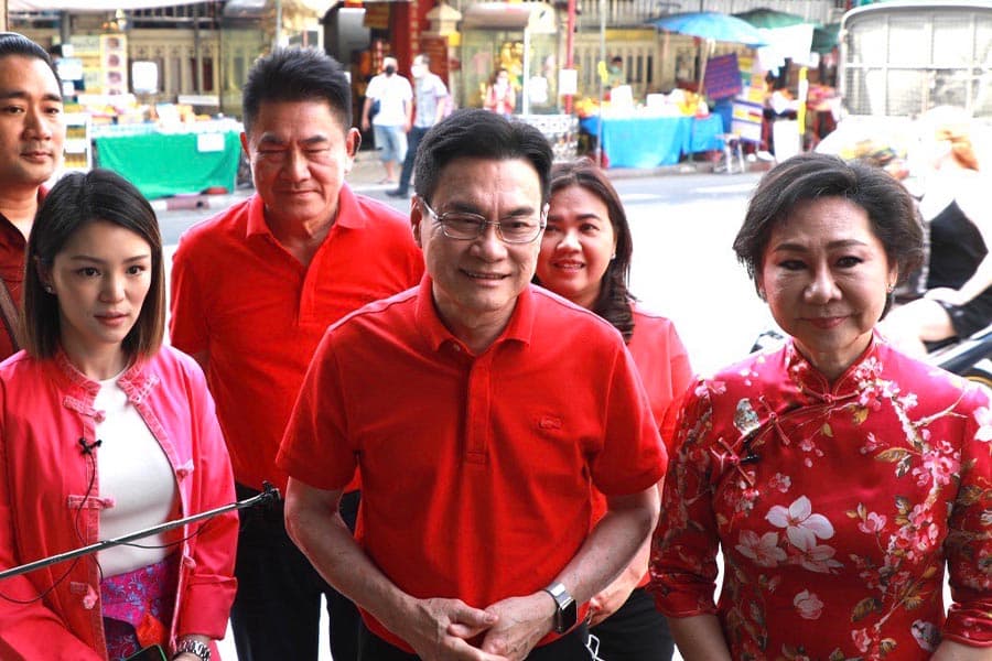 Jurin_leads_the_Democrat_Party_to_pay_homage_to_the_Chao_Pho_Suea_Shrine_SPACEBAR_Photo01_c2dc08ed9d.jpeg