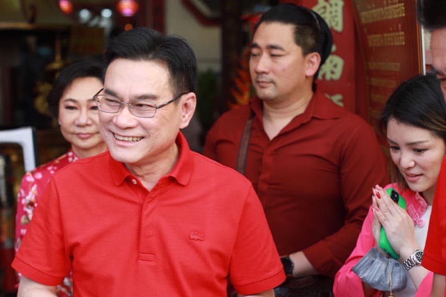 Jurin_leads_the_Democrat_Party_to_pay_homage_to_the_Chao_Pho_Suea_Shrine_SPACEBAR_Photo04_f8415eb29d.jpeg