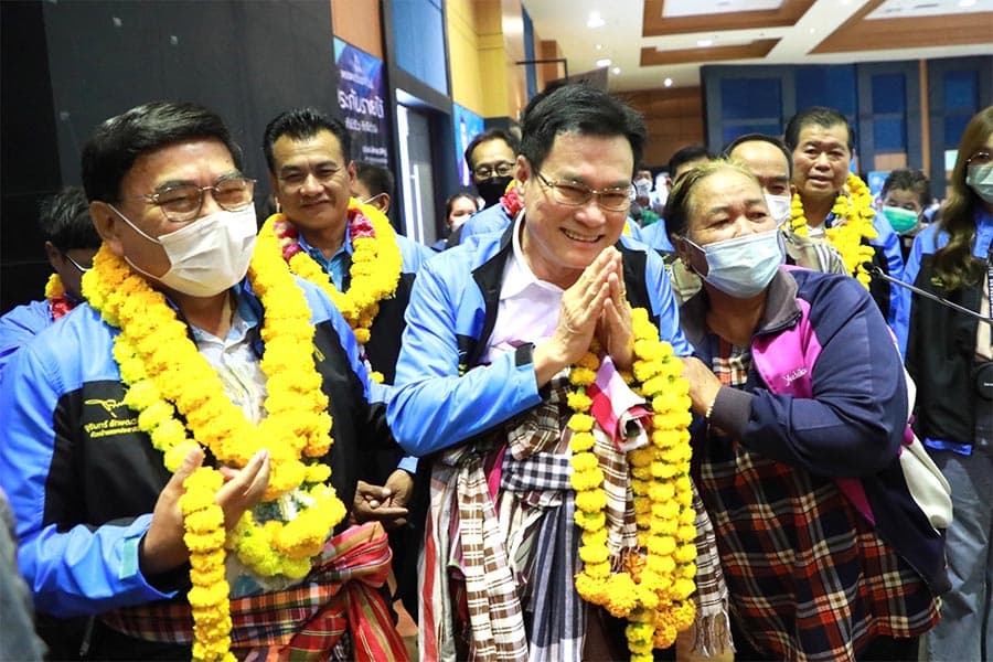 Jurin_led_the_Democrat_Party_to_launch_6_candidates_for_Sakon_Nakhon_M_Ps_SPACEBAR_Photo01_f88e0eb452.jpeg
