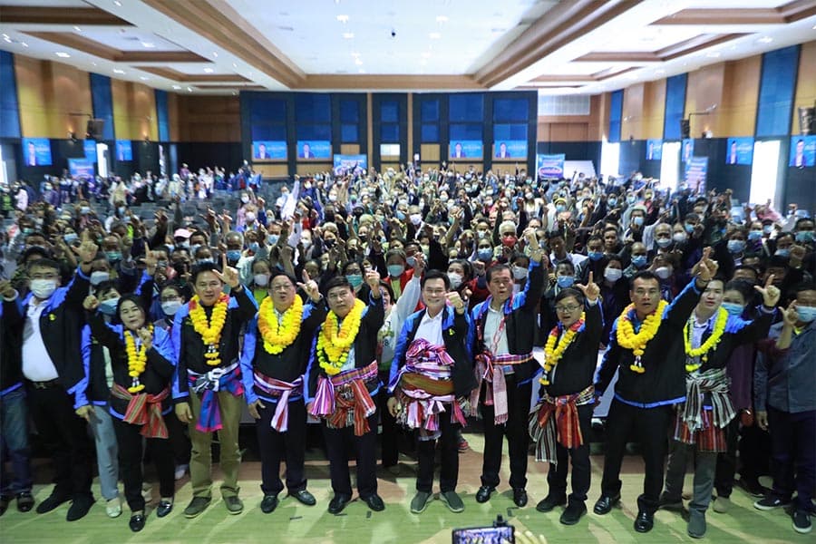 Jurin_led_the_Democrat_Party_to_launch_6_candidates_for_Sakon_Nakhon_M_Ps_SPACEBAR_Photo03_e2440c6f28.jpeg