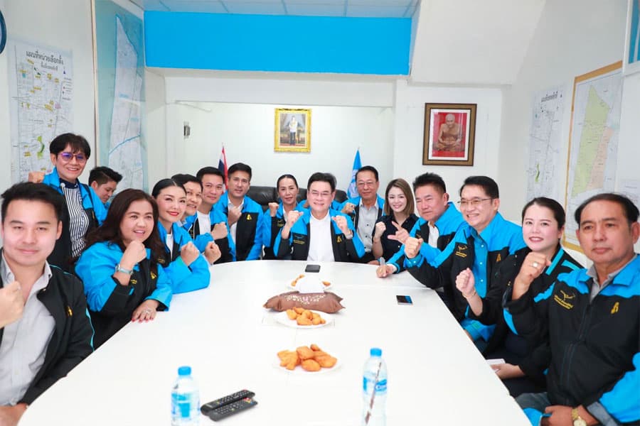 Jurin_led_the_Democrat_Party_to_open_Lak_Si_Election_Center_SPACEBAR_Photo02_37544d3855.jpeg