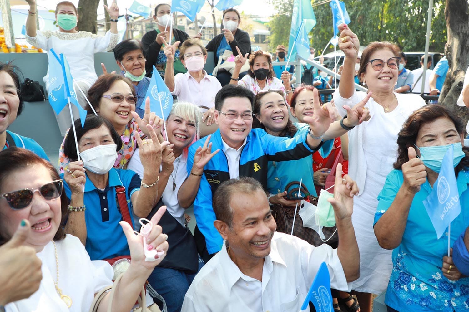 Jurin_led_the_Democrat_to_open_a_polling_center_in_Phra_Khanong_Bang_Na_district_SPACEBAR_Hero_dd9a82f857.jpeg