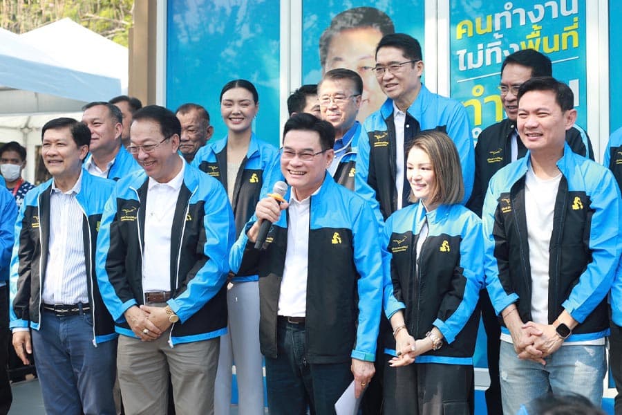 Jurin_led_the_Democrat_to_open_a_polling_center_in_Phra_Khanong_Bang_Na_district_SPACEBAR_Photo02_5c1e51c405.jpeg