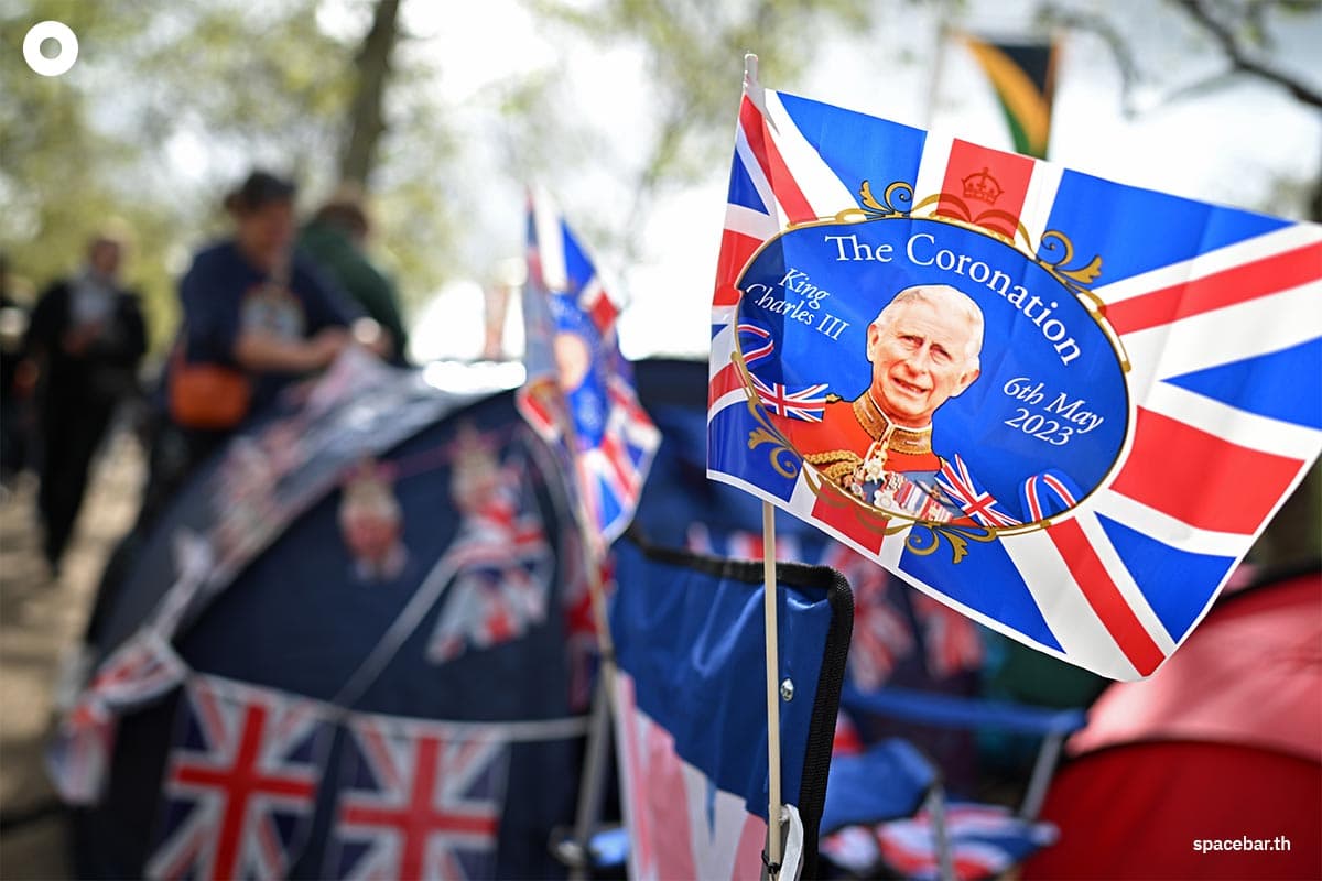 King_Charles_surprise_coronation_outside_Buckingham_Palace_SPACEBAR_Photo07_d0ff901210.jpeg