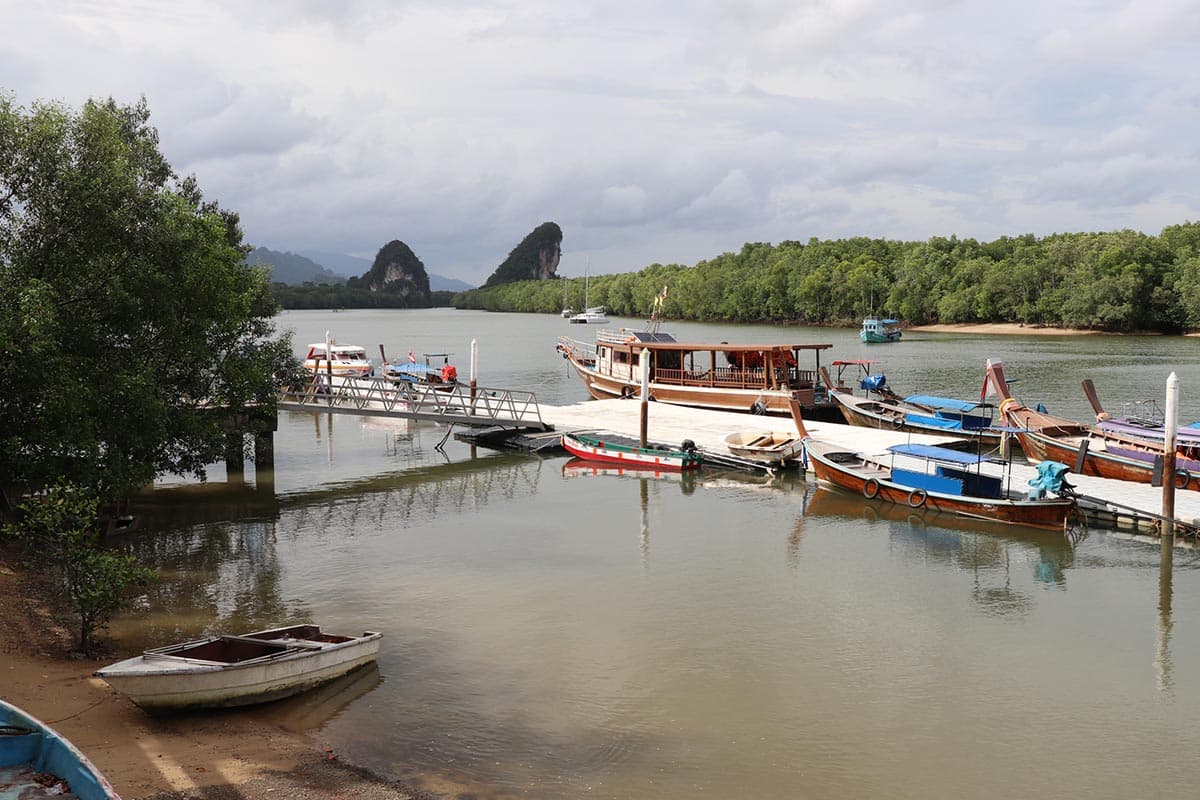 Krabi-tourism-booms-tourists-flood-in-during-high-season-revenue-expected-to-exceed-100-billion-baht-by-the-end-of-2025-SPACEBAR-Photo02-1.jpg
