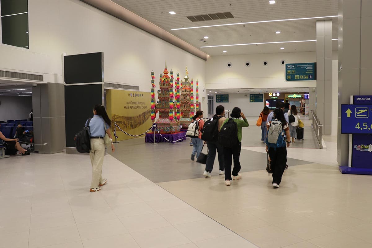 Krabi-tourism-booms-tourists-flood-in-during-high-season-revenue-expected-to-exceed-100-billion-baht-by-the-end-of-2025-SPACEBAR-Photo05-3.jpg