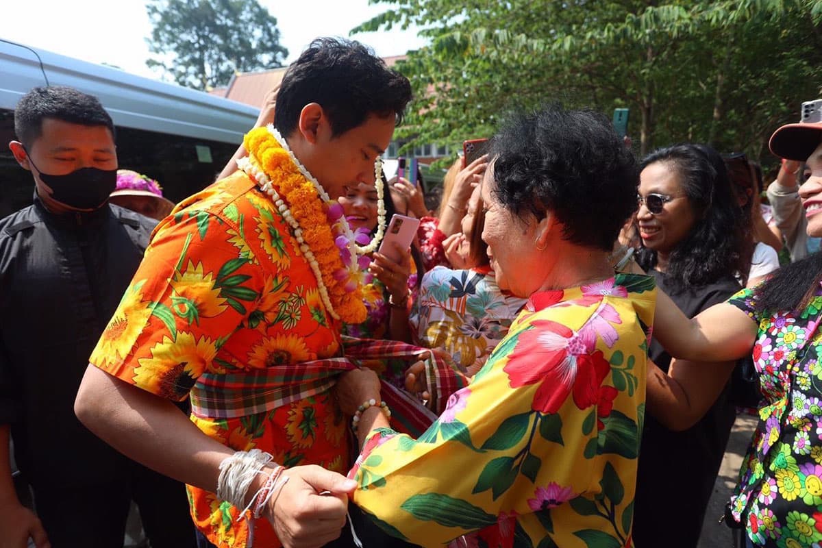 Last_Songkran_Pita_move_forward_Party_SPACEBAR_Photo02_b51fde52d2.jpg