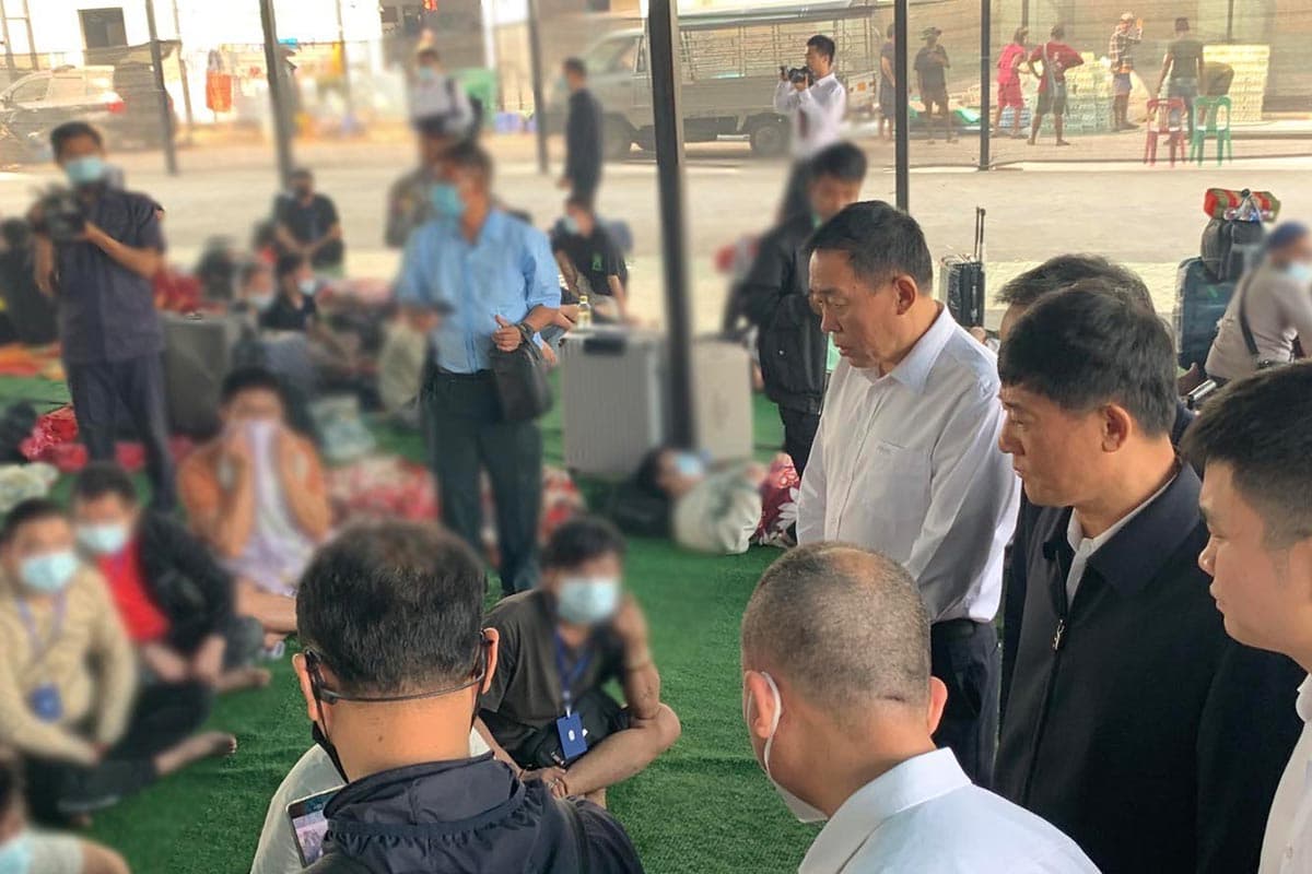 Liu_Zhongyi_looks_at_the_victims_of_the_call_center_at_Myawaddy_in_the_BGF_military_camp_SPACEBAR_Photo02_5b5efe462d.jpg