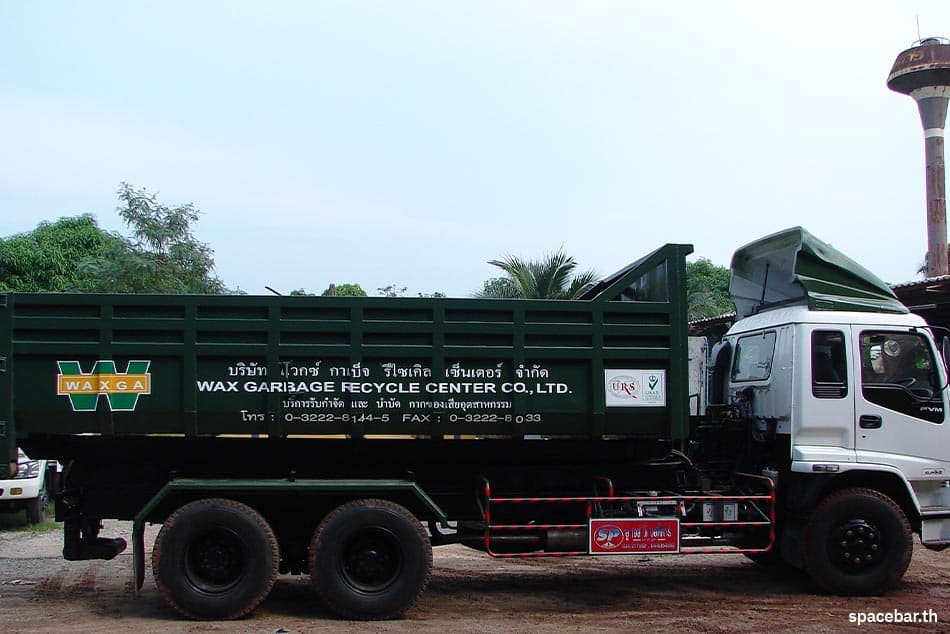 MOI_Industry_Wax_garbage_move_waste_bin_relocation_leak_SPACEBAR_Photo01_57f34217d0.jpeg