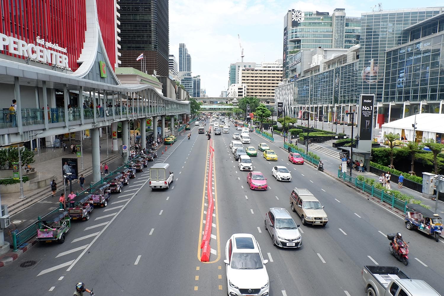 MPB_recommends_route_to_bypass_mob_at_Ratchaprasong_intersection_SPACEBAR_Hero_e487d8cbef.jpeg