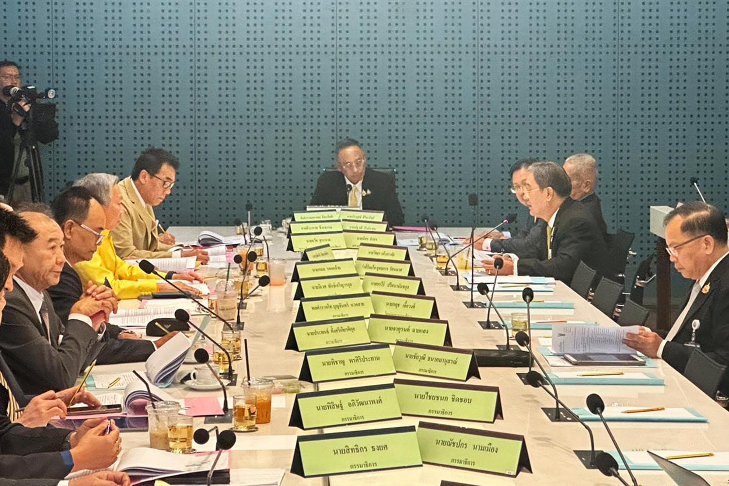 Meeting_of_the_committee_together_to_consider_the_referendum_bill_SPACEBAR_Hero_51b85584e9.jpg
