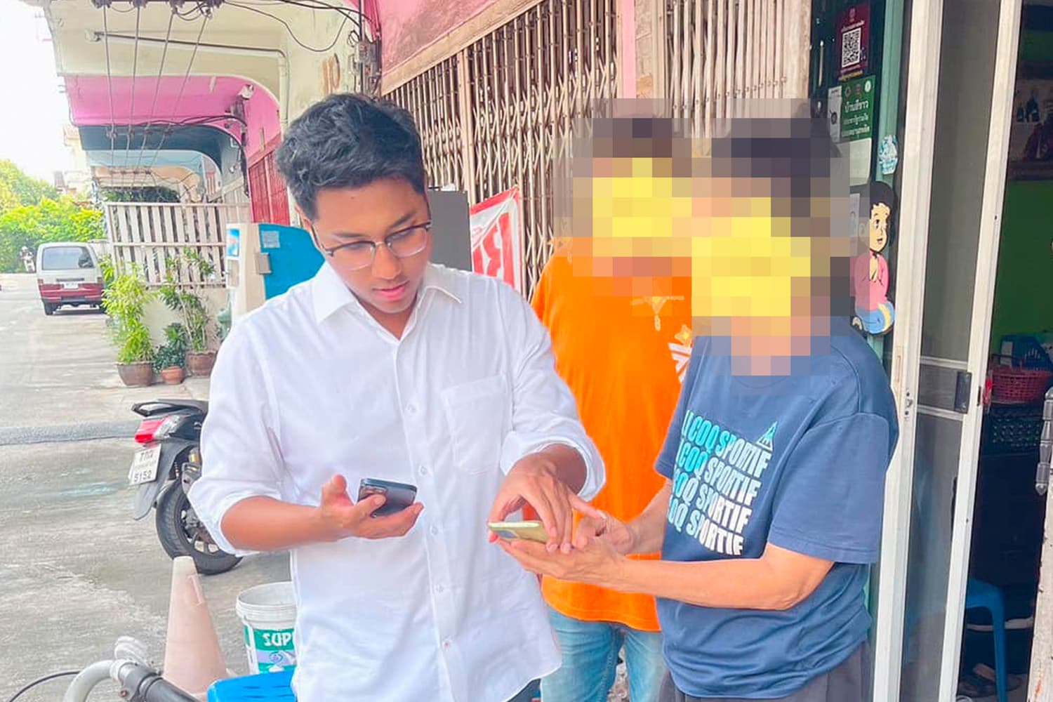 Member_of_the_House_of_Representatives_Bangkok_movefroward_Party_doing_job_SPACEBAR_Hero_fe343b7fb2.jpg