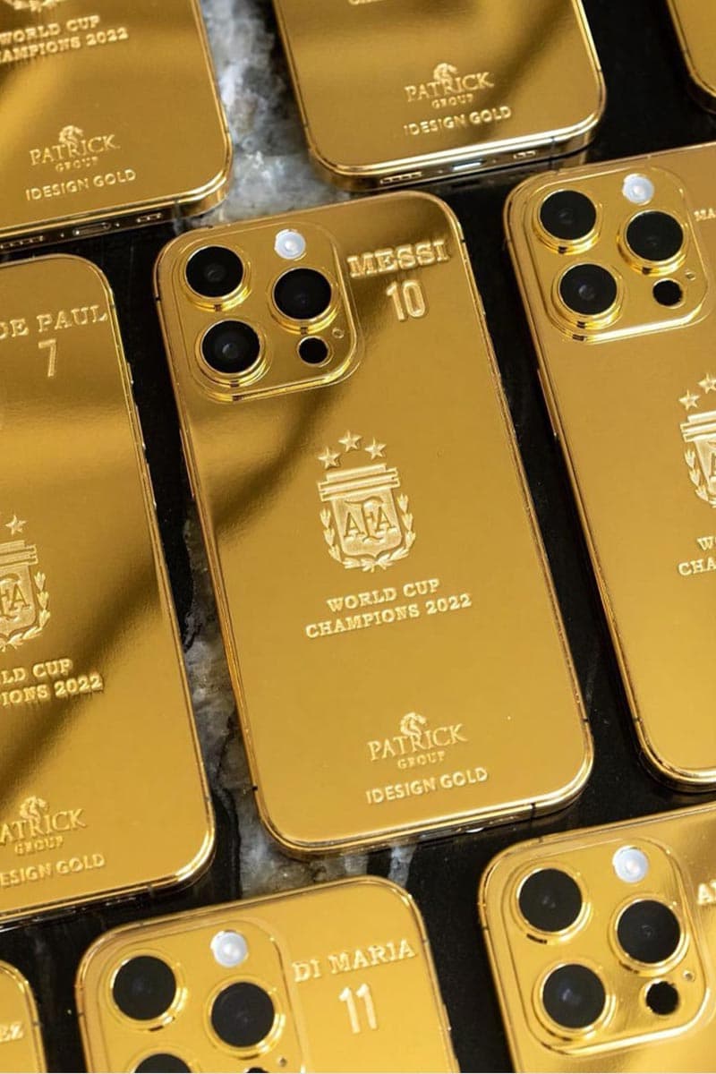 Messi_give_gold_i_Phone_14_Pro_Max_to_Argentina_squad_SPACEBAR_Photo01_4fab63c829.jpeg