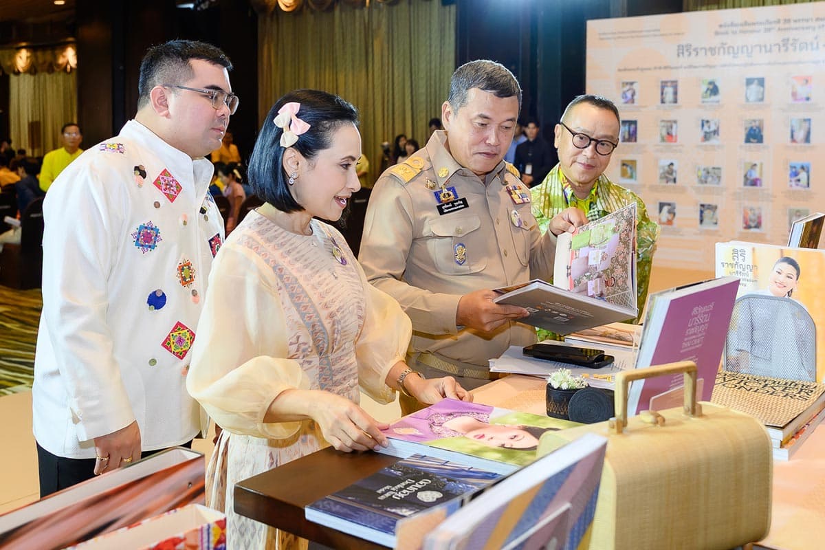 Ministry_of_Interior_makes_photo_book_Her_Royal_Highness_Princess_Sirivannavari_SPACEBAR_Photo03_c5d09756a8.jpg
