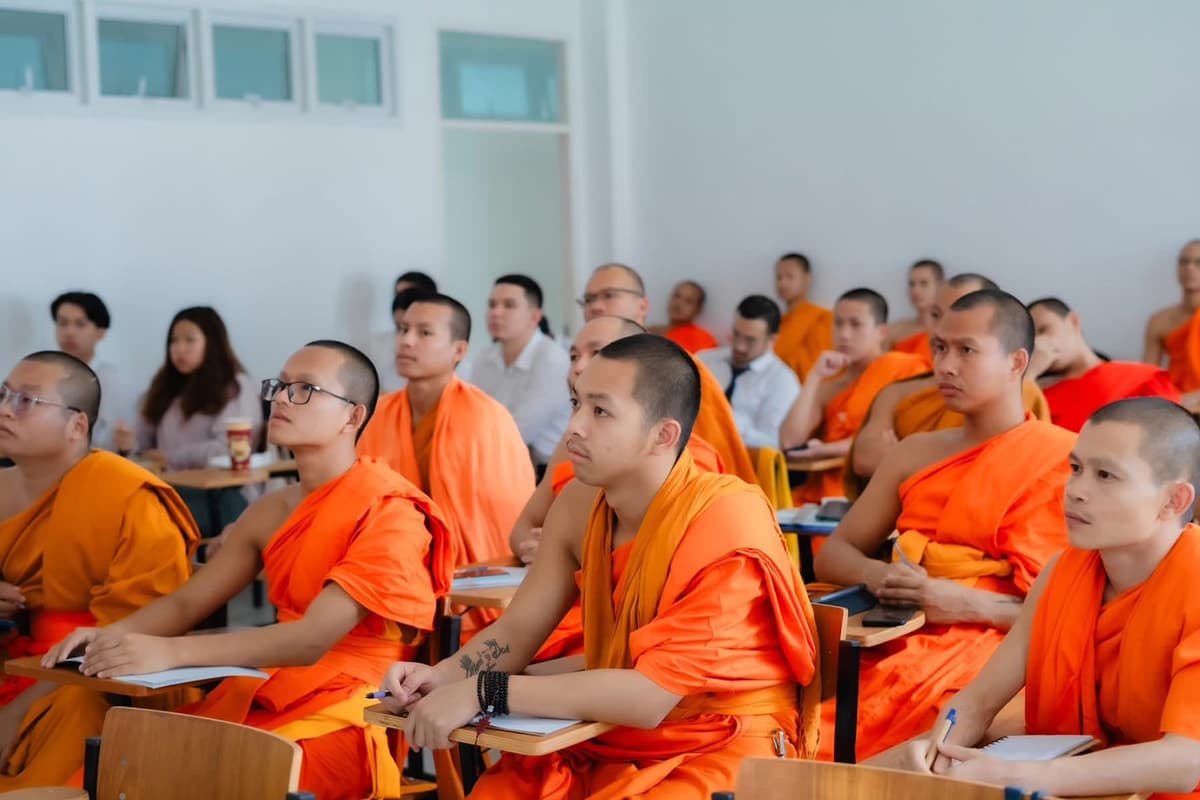 Monks-in-Chiang Mai-are-adapting-to-the-times-focusing-on-the-Dharma-SPACEBAR-Photo01.jpg