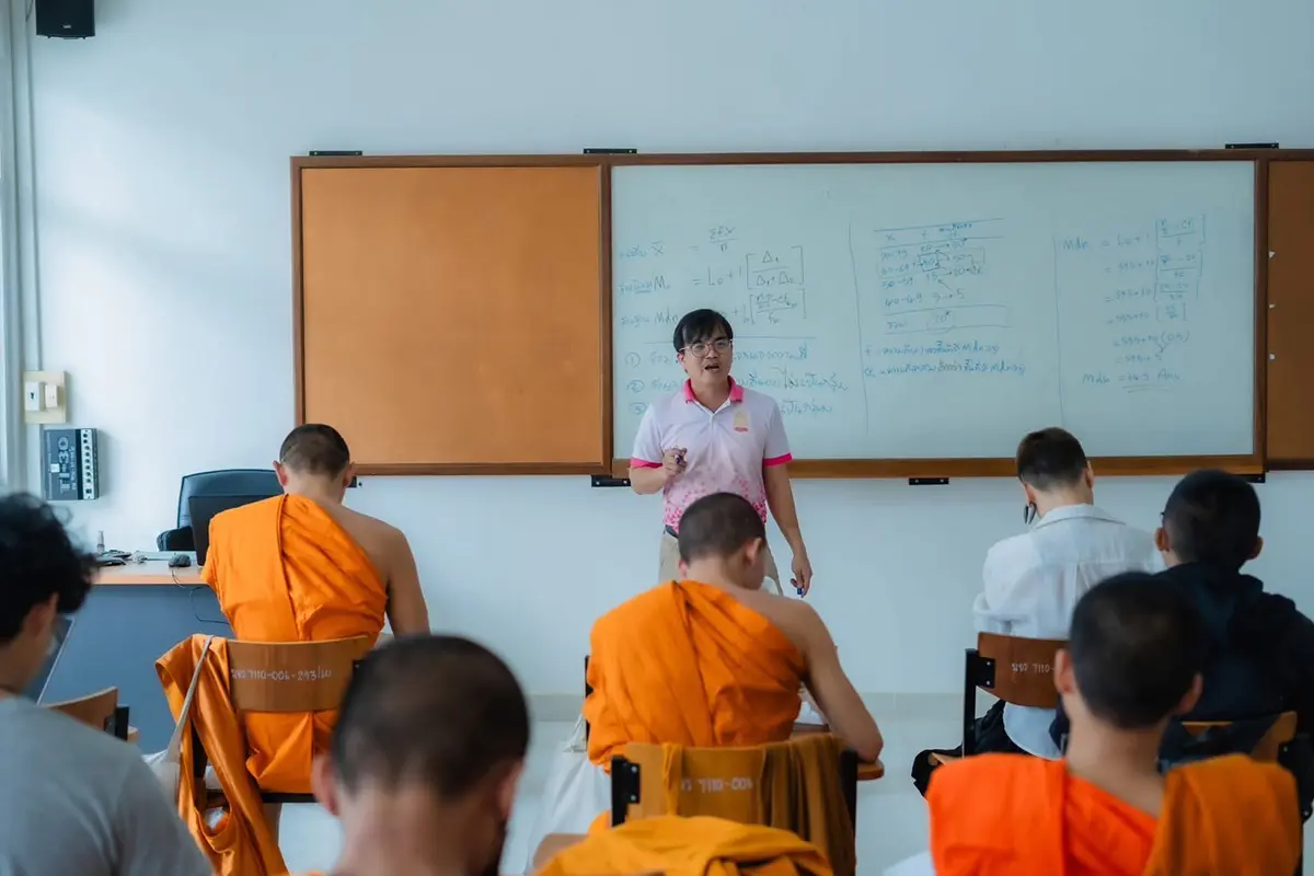 Monks-in-Chiang Mai-are-adapting-to-the-times-focusing-on-the-Dharma-SPACEBAR-Photo02.jpg