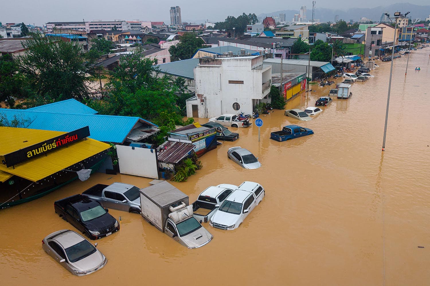 สมช.แจง 7 ข้อ ใช้ ‘พ.ร.ก.ฉุกเฉิน’ แก้น้ำท่วมหาดใหญ่ จ.สงขลา กระชับอำนาจ ลดขั้นตอน เร่งภารกิจช่วยชีวิต